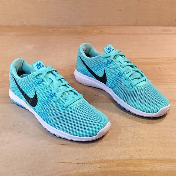 Nike Women's Flex Furry 7 Green Athletic Shoes - Picture 2 of 10